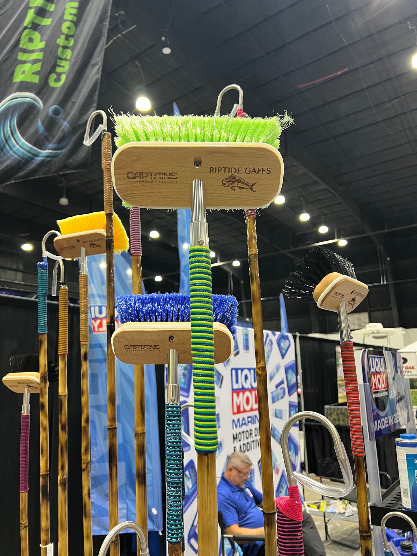 Calcutta Bamboo Boat Brush